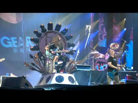 Foo Fighters & Bob Mould - Dear Rosemary 8.11.2015 (live @ Mercedes-Benz-Arena, Berlin)