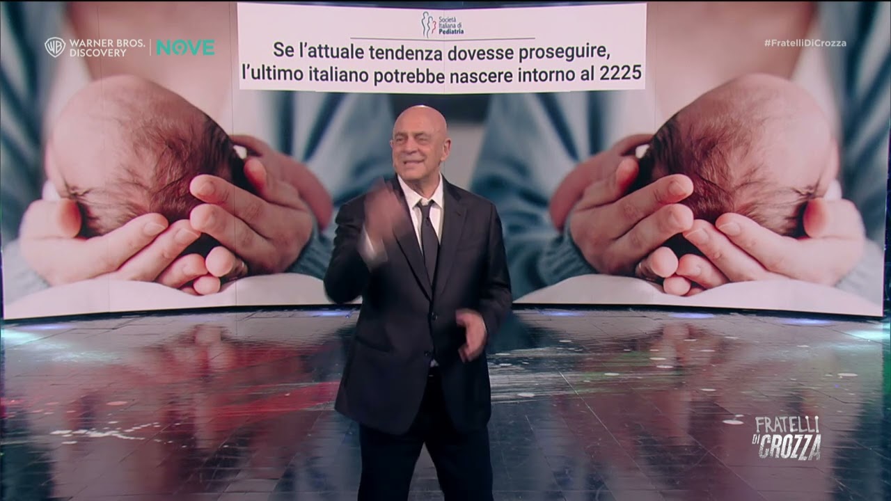 Crozza: "Diventeremo un paese per vecchi? Peggio, di vecchi col guinzaglio"