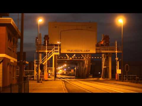 Rail Feeding 1105 crosses Oosterweelbridge Antwerp