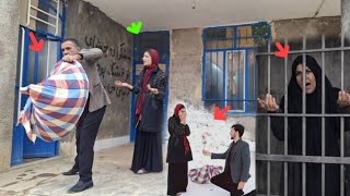 Download lagu The story of stealing a document, angry Farhad😡, homeless Mahin😢, and a flower in the snow😍 mp3