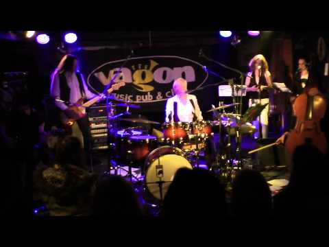 PayaNoia - PayaNoia - Velikost slipů - Live, klub Vagon Praha, 10.3.2013