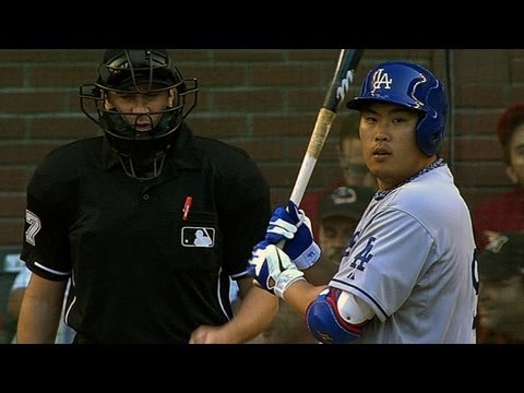 Hyun-Jin Ryu gets THREE HITS and FIRST Major League hit, in one game!
