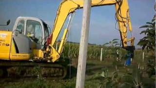 preview picture of video 'New Holland Kobelco E80b Anker'