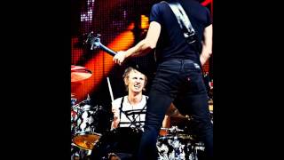 Muse Dracula Mountain (Intro) (Live at Earls Court 04).wmv