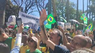 Eduardo Bolsonaro Aparece no Telão Durante ATO na Praça da Liberdade em BH e Multidão Vai à Loucura