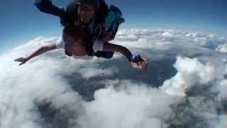preview picture of video '1st Skydiving Jump in the US - AuPair Life'
