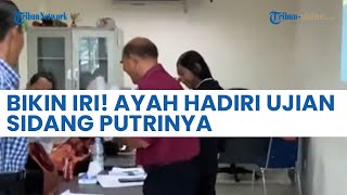 Mengharukan, Momen Ayah Hadiri Ujian Sidang Putrinya di Kampus Bikin Iri Netizen