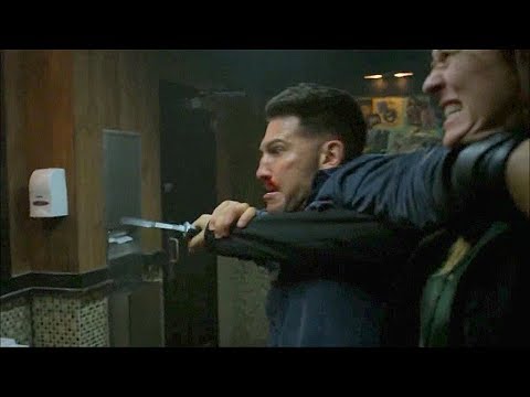 Pelea en el baño | Punisher salva a Amy (parte 1) - THE PUNISHER 2X01