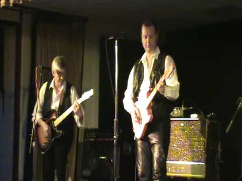 The Stingrays at Radcliffe-on-trent rock'n'roll club (song 3) 2009