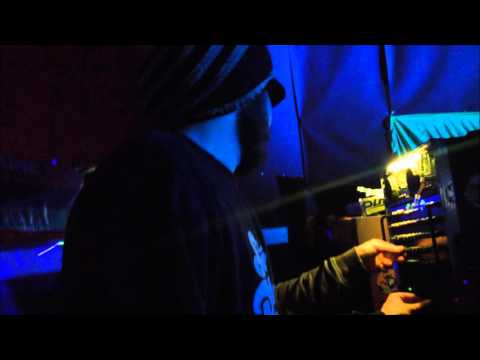 Jules-I perform Sinking Sand on Thunder of Jah Army Selection @ Dub Station #00