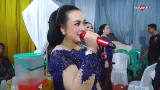 Download lagu Melanie Salatiga - Sanes mp3