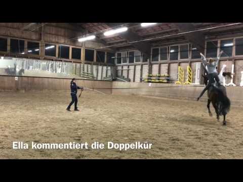 Annemie und Amei voltigieren im Doppel