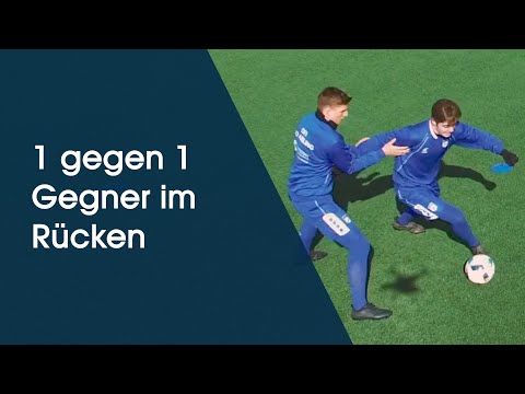 1 gegen 1 mit Gegner im Rücken - Fußballtraining am Deutschen Fußball Internat