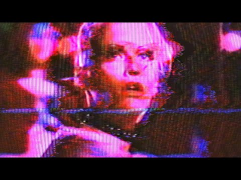 EVERYBODY LOVES TANK GIRL