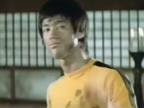 Bruce Lee fights the tall man.