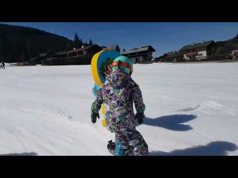 The Snowboarding Family: Kid's fun slope