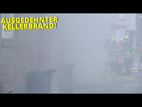 [AUSGEDEHNTER KELLERBRAND | MENSCHENRETTUNG] - Kellerraum in Vollbrand ~ Starke Rauchentwicklung -