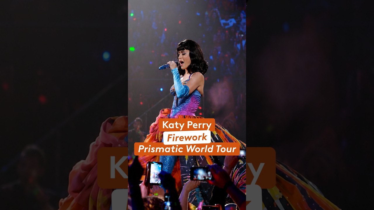 Miniature de la vidéo The Prismatic World Tour : Katy Perry chante son tube « Firework » du film Katy Perry : The Prismatic World Tour Live