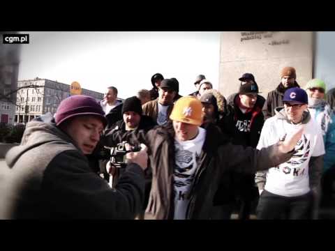 Sokół, Mes, Małolat, Pezet, Ero, Molesta i inni na planie klipu "A pamiętasz jak"