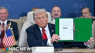 Download lagu Trump menandatangani perjanjian damai antara Israel dan Hamas selama KTT di Mesir. mp3