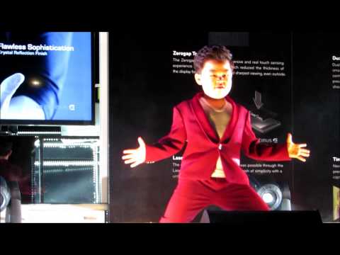 Little Psy Dancing Gangnam Style (강남스타일) in Singapore