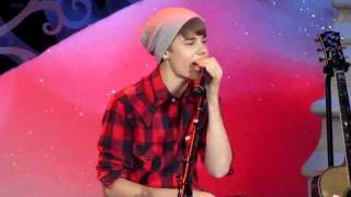 JUSTIN BIEBER - BE ALRIGHT (MASSEY HALL-12/21/11)