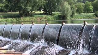 preview picture of video 'Ambialet.vallée du Tarn.Gorges du Tarn.Viaduc de Millau.'