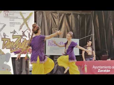 Muestra danzas indias