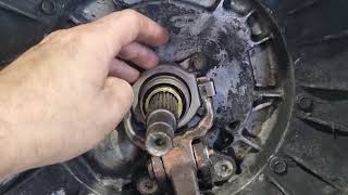 Download lagu Isuzu Dmax, Holden Rodeo; Pull Type Clutch Removal Guide mp3 Download lagu Isuzu Dmax, Holden Rodeo; Pull Type Clutch Removal Guide mp3