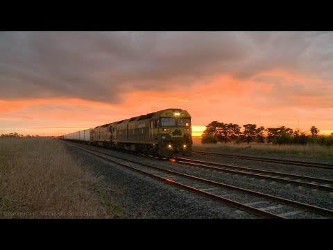 7902V Pacific National Freight Train At Sunset (14/6/2021) - PoathTV Australian Railways