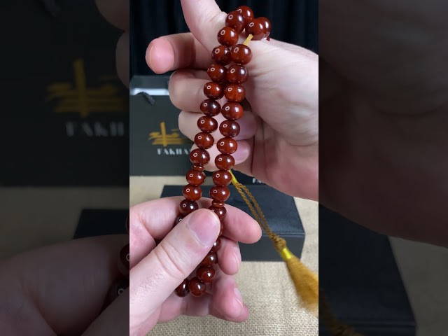 مسباح مسكي بني – خرز دائري مضغوط وكركوشة قطنية