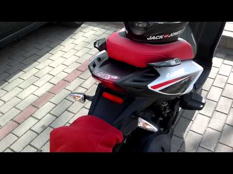 Aprilia sr motard 125 cc.