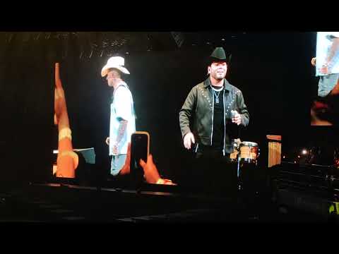 Andy Rivera y Lenin Ramírez-Ya No Vuelvo Contigo - Su Primer Movistar Arena en Bogotá