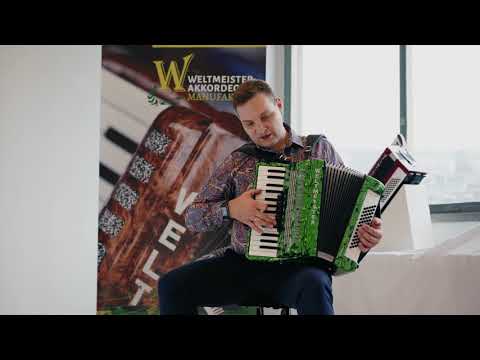 Аккордеон Вельтмайстер Кристал 1/2 Weltmeister Kristall 1/2