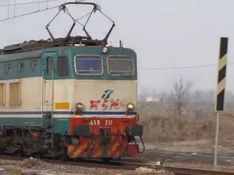 E655 211 con treno di bisarche in transito a Pontelagoscuro MC2009