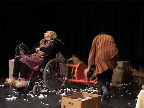 A női partőrség szeme láttára