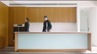 A Palm Springs Net-Zero Prefab Flaunts an Elegant, Airy Kitchen