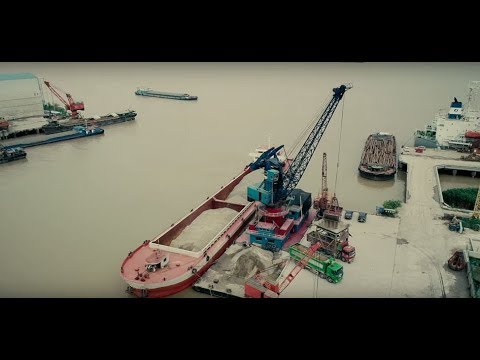 Transport in Chinese harbor - HYVA hydraulic