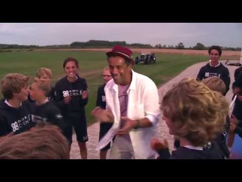 Yannick Noah singing with the ball boys at players dinner Optima Open