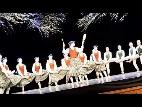 TŪGADIŅŠ PRIEKUĻU KULTŪRAS NAMĀ DEJU KOLEKTĪVS TŪGADIŅŠ vadītāja Rudīte JURCIŅA