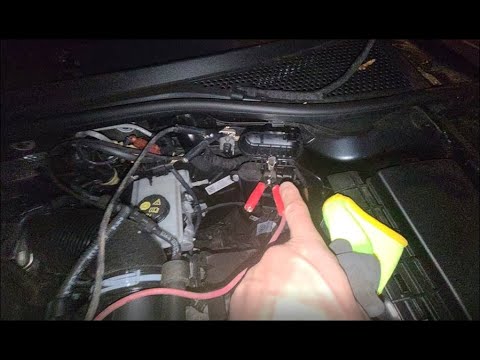 Auto-Batterie mit Ladegerät 12V anschließen und aufladen. VW Passat B8 Winter startet schlecht.