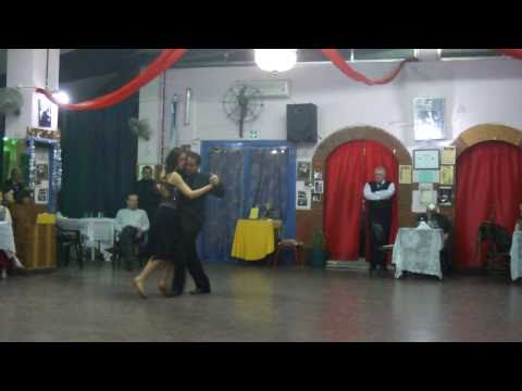  Emiliano Pilloni  and  Pamela Natalia Mármol  are  dancing  to  the  tango  "  Amarras  "
