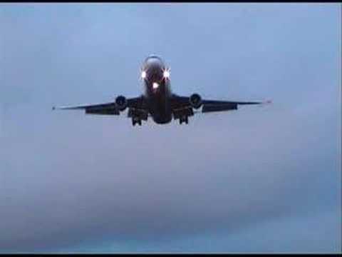 Perfect MD11 Landing on the Sunset!