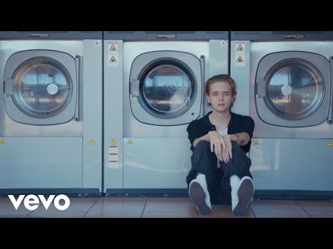 Devin Kennedy - I Don't Want to Move On (Official Music Video)