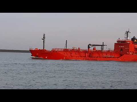 IMPRESSIVE TANKER SHIP IN MOTION | SHIP SPOTTING NETHERLANDS  | SEACAST TV