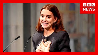 Download lagu María Corina Machado's daughter accepts Nobel Peace Prize on her behalf | BBC News mp3 Download lagu María Corina Machado's daughter accepts Nobel Peace Prize on her behalf | BBC News mp3