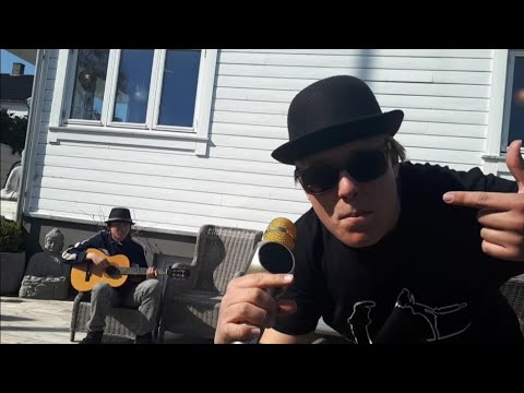 Dum og deilig musikk video (skole prosjekt)