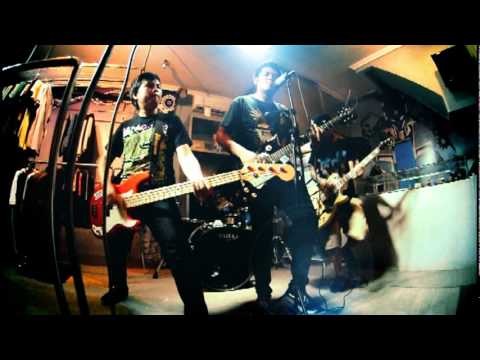 TEBAR PESONA (official clip "KEMBALI")