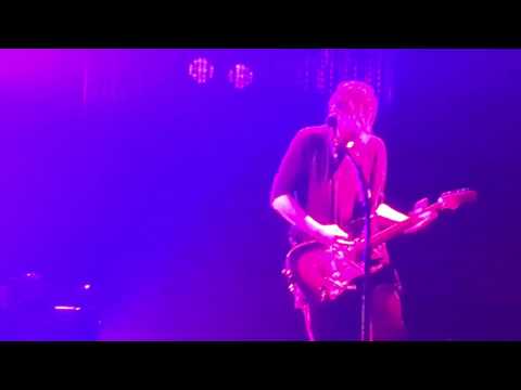 Red Hot Chili Peppers - Live - Toronto Feb 4 2017 - Emit Remmus (clip)