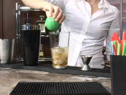 How to Make the Bacchus Mixed Drink